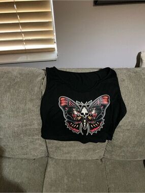 Black Graphic Butterfly Skull Crop Top - Women